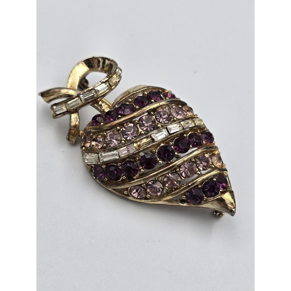 Vintage Coro Strawberry Gold Tone Swirl Ribbon Brooch Pin Pendant Purple Pink